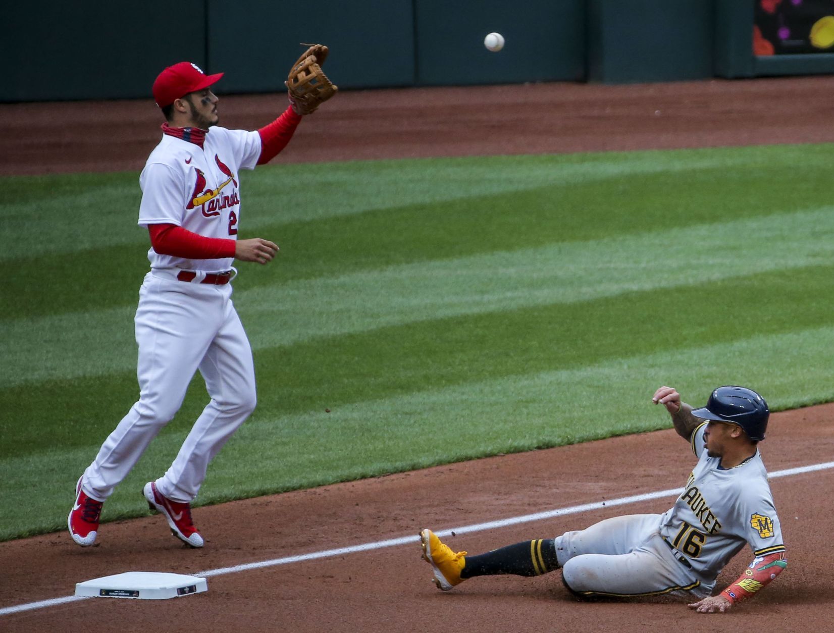 Cardinals welcome fans for 2021 home opener